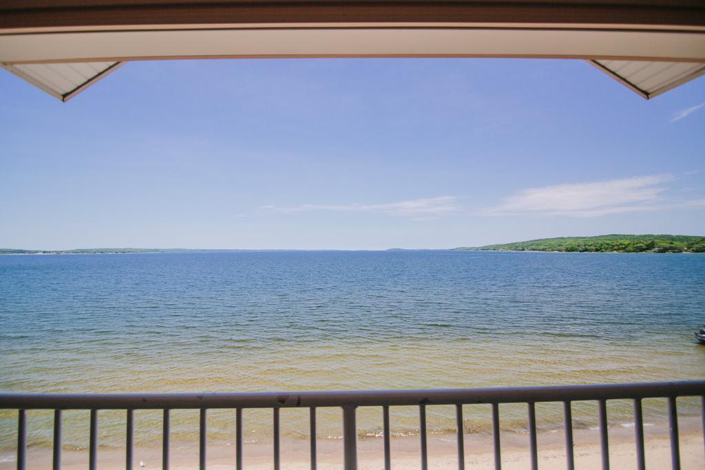 Bayshore Resort Traverse Stadt Exterior foto