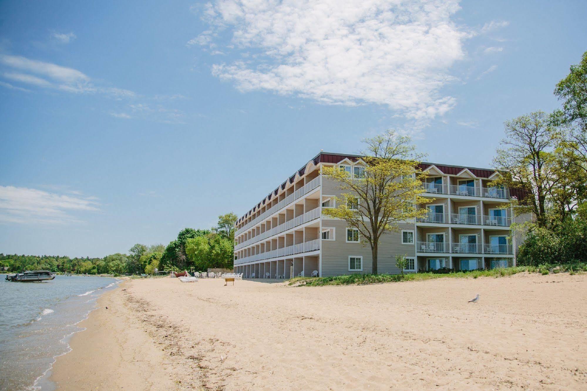 Bayshore Resort Traverse Stadt Exterior foto